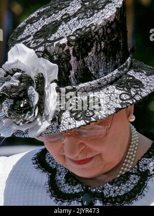 Washington, United States. 07th May, 2007. WASHINGTON - MAY 07: HRH Queen Elizabeth II participates in a ceremony on the South Lawn of the White House May 7, 2007 in Washington, DC. Queen Elizabeth II and Prince Philip, the Duke of Edinburgh are on a six day trip to the United States. (Photo by Mark Wilson/Getty Images) Photo via Credit: Newscom/Alamy Live News