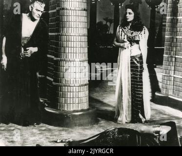 Joan Collins in Land of the Pharaohs ca. 1955 Stock Photo - Alamy