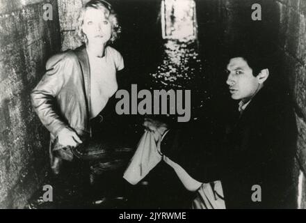 Actress Michelle Pfeiffer and actor Jeff Goldblum in the movie Into the Night, USA 1985 Stock Photo