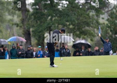 Rory McElroy (NIR) 9th green during the BMW PGA Championship 2022 day 1 at Wentworth Club, Virginia Water, United Kingdom, 8th September 2022  (Photo by Richard Washbrooke/News Images) Stock Photo