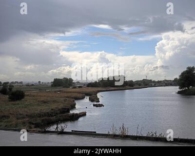 Sheerness, Kent, UK. 8th Sep, 2022. UK Weather: storm clouds seen over Sheerness, Kent this afternoon. Credit: James Bell/Alamy Live News Stock Photo