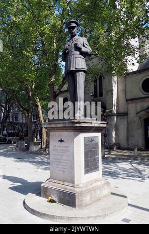 statue of  Air Chief Marshal Lord Hugh Caswall Tremenhere Dowding   outside St Clement Danes Church, London,England,UK Stock Photo