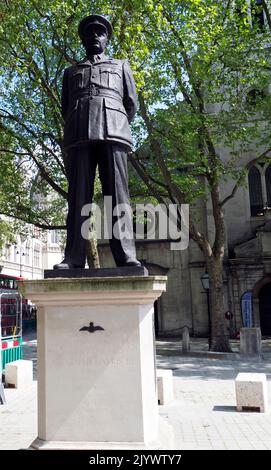 statue of Marshal of the Royal Air Force, Sir Arthur Harris  outside St Clement Danes Church, London,England,UK Stock Photo
