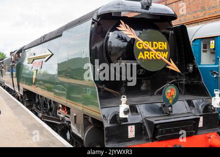 Western Class steam locomotive City of Wells in Golden Arrow livery Stock Photo