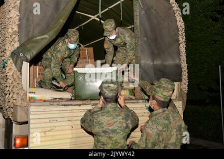 Chengdu, China's Sichuan Province. 5th Sep, 2022. Rescuers send earthquake relief supplies to Moxi Town of Luding County, southwest China's Sichuan Province, Sept. 5, 2022. Credit: Ren Yun/Xinhua/Alamy Live News Stock Photo