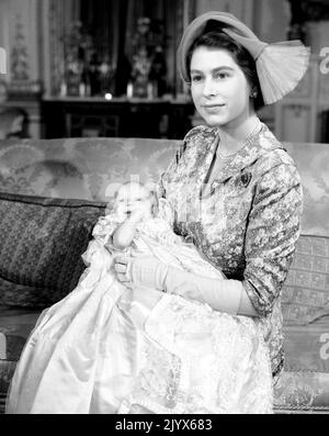 File photo dated 21/10/1950 of Princess Elizabeth (later Queen Elizabeth II) with her baby daughter, Princess Anne, after the christening at Buckingham Palace, London. The Queen died peacefully at Balmoral this afternoon, Buckingham Palace has announced. Issue date: Thursday September 8, 2022. Stock Photo