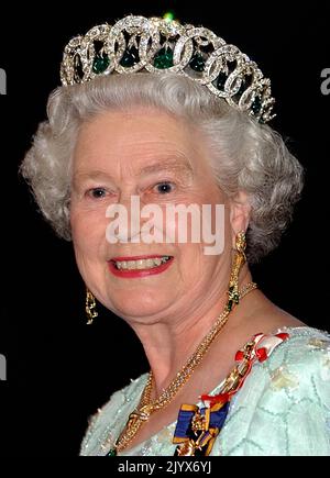 File photo dated 11/10/2002 of Queen Elizabeth II at a gala performance at Roy Thomson Hall in Toronto during her two week Royal visit to Canada. The Queen died peacefully at Balmoral this afternoon, Buckingham Palace has announced. Issue date: Thursday September 8, 2022. Stock Photo