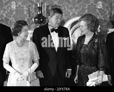 File photo dated 09/06/1984 of (left to right) Queen Elizabeth II, American President Ronald Reagan and British Prime Minister Margaret Thatcher at Buckingham Palace where they attending a special banquet hosted by the Queen following the London Economic Summit. The Queen died peacefully at Balmoral this afternoon, Buckingham Palace has announced. Issue date: Thursday September 8, 2022. Stock Photo