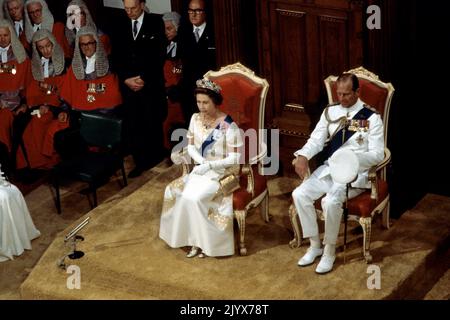 File photo dated 28/02/1977 of Queen Elizabeth II and the Duke of Edinburgh in Parliament House, Wellington, when they attended the opening of the New Zealand Parliament. The Queen died peacefully at Balmoral this afternoon, Buckingham Palace has announced. Issue date: Thursday September 8, 2022. Stock Photo