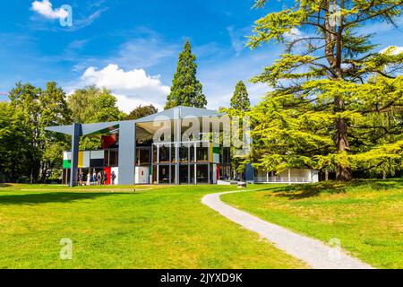 Exterior of the Le Corbusier Pavilion (Pavillon Le Corbusier) in Zurich, Switzerland Stock Photo