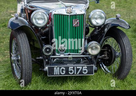 Bettley, Crewe, Cheshire, UK - August 6th 2022 - Front view of an old MG car in a motor show Stock Photo
