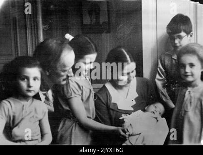 Professor Piccard who made World-famous ascent by balloon in to the stratosphere has since had a fifth child born into his family. Piccard and his family shown here. February 01, 1932. Stock Photo