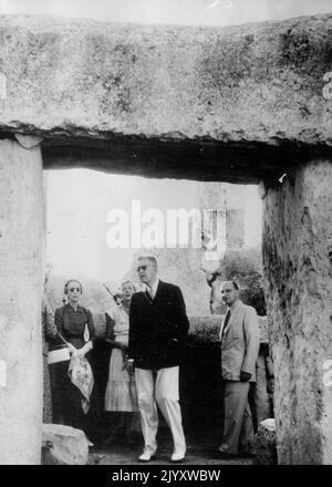 King Gustav Adolf of Sweden Who is a Keen Archaeologist, with Queen Louise (left), Lady Mountbatten, and Mr.Joe Galea, Visits The Stone-Age temple of Mnajdra, Built About 3,000 B.c. Constructed on Immense Blocks of Stone. The Temple is one of The Oldest in The World. October 16, 1952. Stock Photo