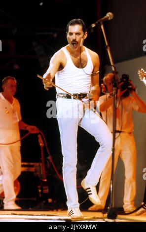 Freddie Mercury - Queen at Live Aid (1985) - Photographic print for sale