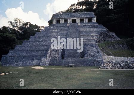 The Temple of the Inscriptions, the largest Mesoamerican stepped pyramid structure, at the pre-Columbian Maya civilization site of Palenque Stock Photo
