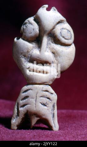 Native Indian carved anthropomorphic object; Bone. decorated, Eskimo, (Inuit). Canada 1909 Stock Photo