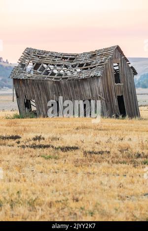 USA, Washington State, Whitman County. Palouse. Old Barn  in the Palouse hills. Stock Photo