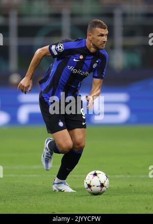 Milan, Italy, 7th September 2022. Edin Dzeko of FC Internazionale during the UEFA Champions League match at Giuseppe Meazza, Milan. Picture credit should read: Jonathan Moscrop / Sportimage Stock Photo
