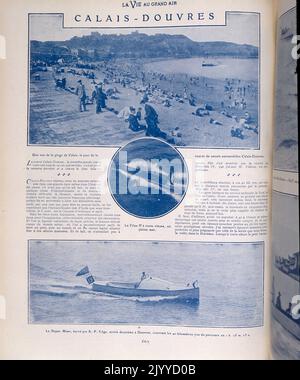 From the magazine La Vie au Grand Air (Life in the Outdoors); Black and white photograph of onlookers on the beach watching the arrival of the boats in the Calais-Dover Championships Stock Photo