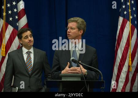 Secretary Shaun Donovan participating in press conference announcement, at the Southwest Family Enhancement Center in Washington, D.C., of the launch of a digital literacy initiative as part of the national effort to close the broadband adoption gap. Joining Secretary Donovan in highlighting the public-private partnership for community connections were Federal Communications Commission (FCC) Chairman Julius Genachowski; Washington, D.C. Housing Authority Executive Director, Adrianne Todman; Institute of Museum and Library Services Director, Susan Hildreth; Connect2Compete Chief Executive Offic Stock Photo