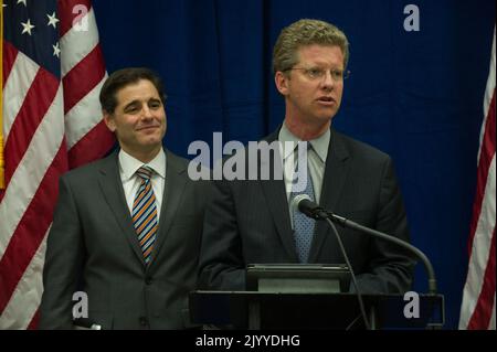 Secretary Shaun Donovan participating in press conference announcement, at the Southwest Family Enhancement Center in Washington, D.C., of the launch of a digital literacy initiative as part of the national effort to close the broadband adoption gap. Joining Secretary Donovan in highlighting the public-private partnership for community connections were Federal Communications Commission (FCC) Chairman Julius Genachowski; Washington, D.C. Housing Authority Executive Director, Adrianne Todman; Institute of Museum and Library Services Director, Susan Hildreth; Connect2Compete Chief Executive Offic Stock Photo