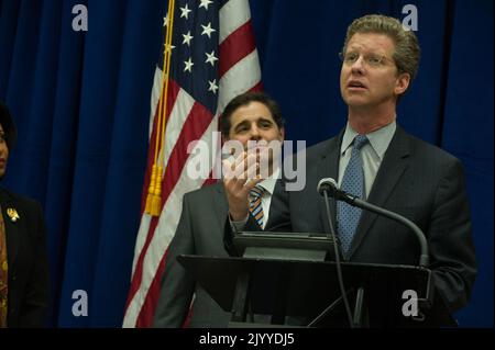 Secretary Shaun Donovan participating in press conference announcement, at the Southwest Family Enhancement Center in Washington, D.C., of the launch of a digital literacy initiative as part of the national effort to close the broadband adoption gap. Joining Secretary Donovan in highlighting the public-private partnership for community connections were Federal Communications Commission (FCC) Chairman Julius Genachowski; Washington, D.C. Housing Authority Executive Director, Adrianne Todman; Institute of Museum and Library Services Director, Susan Hildreth; Connect2Compete Chief Executive Offic Stock Photo