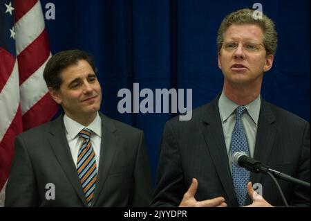 Secretary Shaun Donovan participating in press conference announcement, at the Southwest Family Enhancement Center in Washington, D.C., of the launch of a digital literacy initiative as part of the national effort to close the broadband adoption gap. Joining Secretary Donovan in highlighting the public-private partnership for community connections were Federal Communications Commission (FCC) Chairman Julius Genachowski; Washington, D.C. Housing Authority Executive Director, Adrianne Todman; Institute of Museum and Library Services Director, Susan Hildreth; Connect2Compete Chief Executive Offic Stock Photo