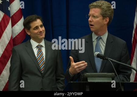 Secretary Shaun Donovan participating in press conference announcement, at the Southwest Family Enhancement Center in Washington, D.C., of the launch of a digital literacy initiative as part of the national effort to close the broadband adoption gap. Joining Secretary Donovan in highlighting the public-private partnership for community connections were Federal Communications Commission (FCC) Chairman Julius Genachowski; Washington, D.C. Housing Authority Executive Director, Adrianne Todman; Institute of Museum and Library Services Director, Susan Hildreth; Connect2Compete Chief Executive Offic Stock Photo