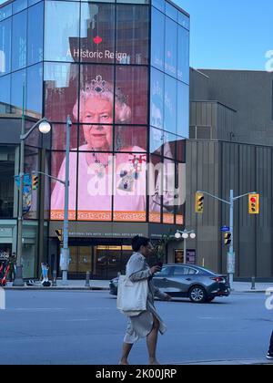 Ottawa. 8th Sep, 2022. A passenger walks by an LED screen wall displaying a huge image of Queen Elizabeth II at National Arts Centre in Ottawa, Canada on Sept. 8, 2022. Queen Elizabeth II, Britain's longest-reigning monarch in history, has died at 96, Buckingham Palace announced on Thursday. Credit: Min Chen/Xinhua/Alamy Live News Stock Photo