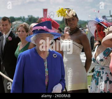 Epsom Downs, Surrey, UK. 2nd June, 2007. HRH Queen Elizabeth ll arrives at Epsom Downs racecourse for the 2007 DERBY - the 228th running of the famous classic horse race. Credit: Motofoto/Alamy Live News Stock Photo