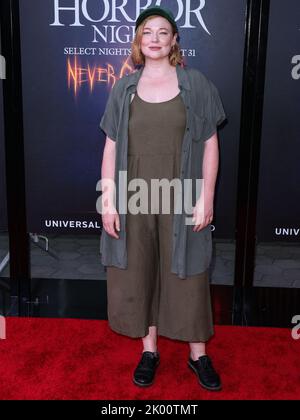 Universal City, United States. 08th Sep, 2022. UNIVERSAL CITY, LOS ANGELES, CALIFORNIA, USA - SEPTEMBER 08: Australian actress Sarah Snook arrives at the Universal Studios Hollywood Halloween Horror Nights Opening Night Celebration 2022 held at Universal Studios Hollywood on September 8, 2022 in Universal City, Los Angeles, California, United States. (Photo by Xavier Collin/Image Press Agency) Credit: Image Press Agency/Alamy Live News Stock Photo