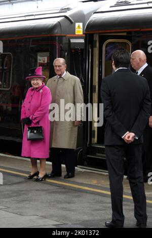 HM The Queen's Diamond Jubilee Visit to Salisbury.  1st May 2012.  Queen Elizabeth II and HRH The Duke of Edinburgh visited Salisbury by Royal Train on Tuesday 1st May 2012 as part of the Diamond Jubilee tour of the UK.  Arriving at Salisbury Railway Station The Queen and Prince Philip visited Salisbury Cathedral.  They were welcomed to Salisbury by Sarah Rose Troughton, Lord Lieutenant of Wiltshire. Stock Photo