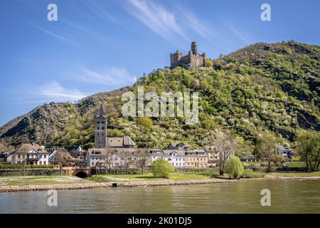 Maus Castle, above the village of Wellmich Stock Photo