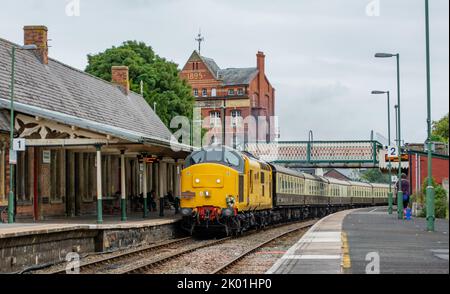 Newtown Powys, Wales, UK; Sept 9 2022: This is the cambrian coast express passing Newtown Powys on route to Pwllheli. The front engine dawning a wreath out of respect to the Queen that passed away the day before. Credit: H18PDW Photography/Alamy Live News Stock Photo