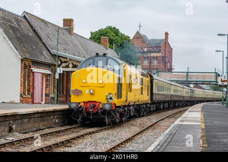 Newtown Powys, Wales, UK; Sept 9 2022: This is the cambrian coast express passing Newtown Powys on route to Pwllheli. The front engine dawning a wreath out of respect to the Queen that passed away the day before. Credit: H18PDW Photography/Alamy Live News Stock Photo