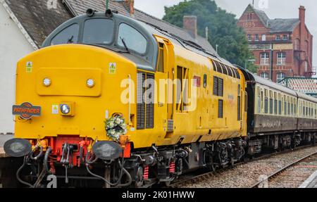 Newtown Powys, Wales, UK; Sept 9 2022: This is the cambrian coast express passing Newtown Powys on route to Pwllheli. The front engine dawning a wreath out of respect to the Queen that passed away the day before. Credit: H18PDW Photography/Alamy Live News Stock Photo