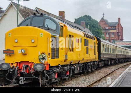 Newtown Powys, Wales, UK; Sept 9 2022: This is the cambrian coast express passing Newtown Powys on route to Pwllheli. The front engine dawning a wreath out of respect to the Queen that passed away the day before. Credit: H18PDW Photography/Alamy Live News Stock Photo