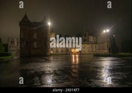 Edinburgh, UK. 8th Sep, 2022. Holyrood Palace in the wind and rain on the evening of the death of Queen Elizabeth II  at Balmoral Castle in Scotland. Tom Duffin. Stock Photo