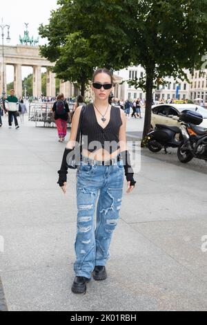 Josi Liza bei der Anja Gockel Fashion Show S23 'Move On' auf der Berlin Fashion Week Spring/Summer 2023 im Hotel Adlon Kempinski. Berlin, 06.09.2022 Stock Photo