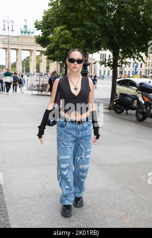 Josi Liza bei der Anja Gockel Fashion Show S23 'Move On' auf der Berlin Fashion Week Spring/Summer 2023 im Hotel Adlon Kempinski. Berlin, 06.09.2022 Stock Photo