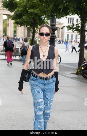 Josi Liza bei der Anja Gockel Fashion Show S23 'Move On' auf der Berlin Fashion Week Spring/Summer 2023 im Hotel Adlon Kempinski. Berlin, 06.09.2022 Stock Photo