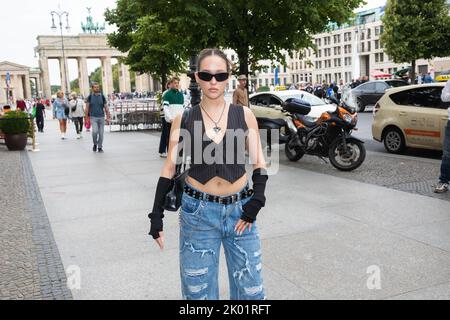 Josi Liza bei der Anja Gockel Fashion Show S23 'Move On' auf der Berlin Fashion Week Spring/Summer 2023 im Hotel Adlon Kempinski. Berlin, 06.09.2022 Stock Photo