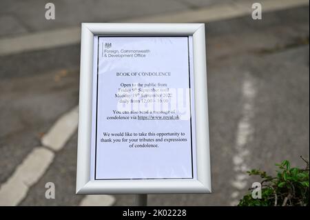 Vienna, Austria. 09th Sep, 2022. Mourning after the death of Queen Elizabeth II at the British Embassy in Vienna. Stock Photo