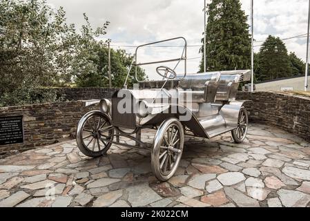 Millennium Project 'As a memorial to Henry Ford,  Ballinascarthy on 3/9/2000, unveiled a full-sized stainless-steel replica of a Model T Ford . Stock Photo