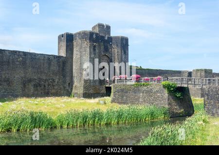 Main Gatehouse and Moat, Caerphilly Castle, Caerphilly (Caerffili), Caerphilly County Borough, Wales (Cymru), United Kingdom Stock Photo