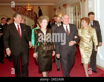 US President Ronald Reagan and his wife Nancy, with Soviet Leader, Mikhail Gorbachev and his wife Raisa, at The Soviet Embassy in Washington DC, 1987 Stock Photo