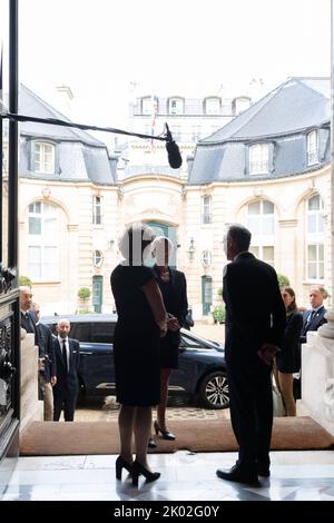 Paris, France. 09th Sep, 2022. Elisabeth Borne meets with Ambassador Menna Rawlings and her husband. After the death of Queen Elizabeth II, French Prime Minister goes to the British Embassy in Paris to pay her tribute. Paris, France on September 9, 2022. Photo by Jeanne Accorsini/Pool/ABACAPRESS.COM Credit: Abaca Press/Alamy Live News Stock Photo