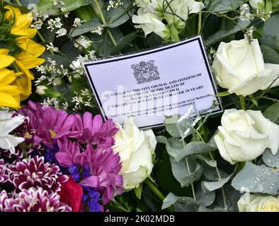 Manchester, UK, 9th September, 2022. Flowers left by the Lord Mayor, Councillor Donna Ludford, and the Lord Mayor's Consort, of the City of Manchester, in St Ann's Square, Manchester, UK. Mourning period begins after the death of Her Majesty, Queen Elizabeth II, in Manchester, United Kingdom.  Manchester City Council has said on its website that the city of Manchester will be observing the official 10-day mourning period and that: 'Residents may wish to lay flowers to mark Her Majesty’s death. You can lay flowers at St Ann's Square'. Credit: Terry Waller/Alamy Live News Stock Photo