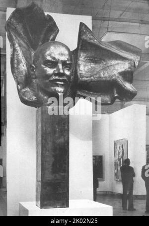 Bust of Vladimir Ilyich Ulyanov (1870 - 1924), known by his alias Lenin, was a Russian revolutionary, politician, and political theorist. He served as head of government of Soviet Russia from 1917 to 1924 and of the Soviet Union from 1922 to 1924 Stock Photo