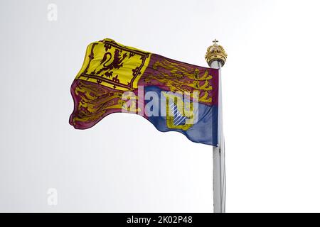 The Royal Standard flies over Buckingham Palace, where King Charles III is in residence, following the death of Queen Elizabeth II on Thursday. Picture date: Friday September 9, 2022. Stock Photo